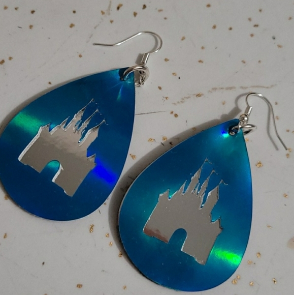 Holographic Castle earrings - Picture 6 of 7